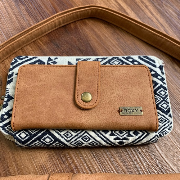 Roxy purse (Matching wallet sold separately) - Picture 3 of 9